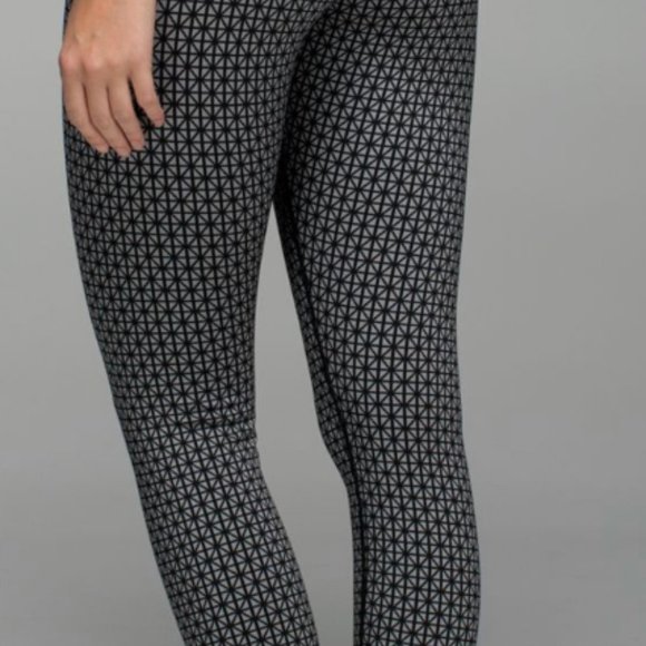 224. Lululemon Tri Geo Wunder Under leggings - Picture 3 of 7